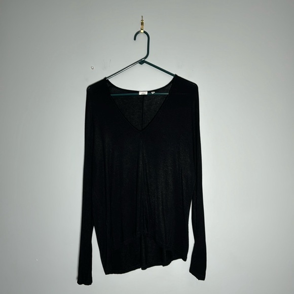 Aritzia Wilfred Free V Neck Sweater Lightweight Size Medium - Picture 2 of 4